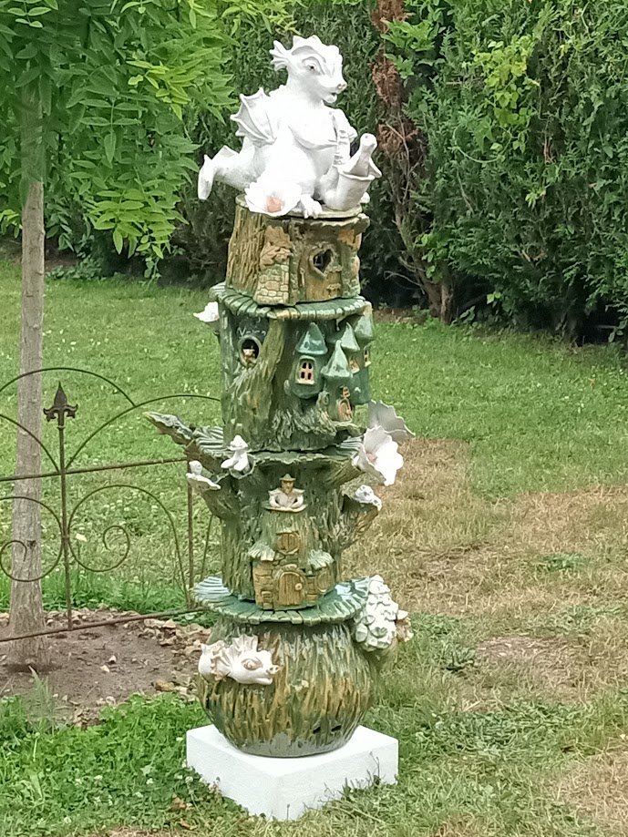 sculpture totémique grès